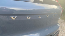 Volvo XC40 2.0 B4P Ultimate Dark 5dr Auto Petrol Estate